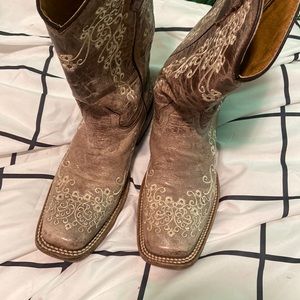 Corral floral boots. Brand: corral. Size: 5